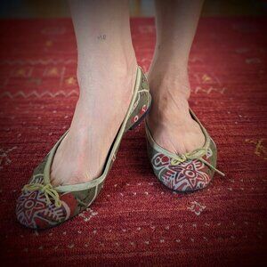 Anthropologie (French Sole) green patterned ballet flats